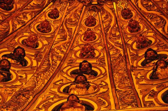 O magnífico interior da igreja de Santo Domigo, em Oaxaca, no México